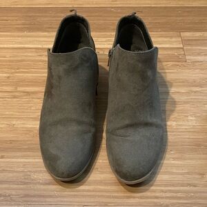 Green suede zip up boots